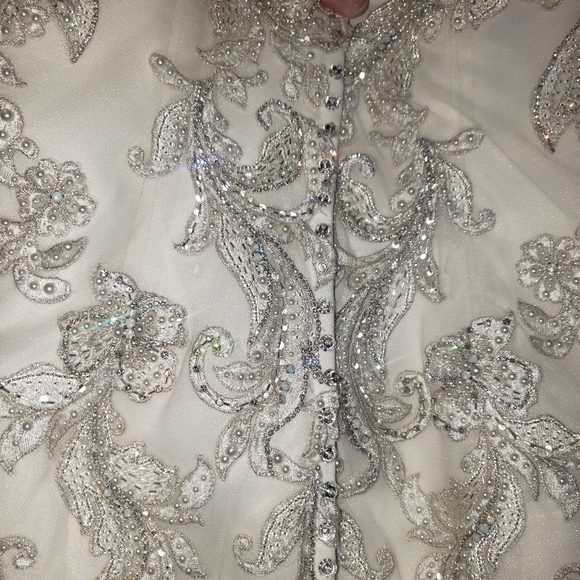 Maggie Sottero Wedding gown - Picture 7 of 9